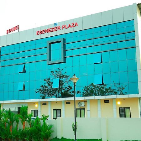Hotel Ebenezer Plaza Nedumbassery Esterno foto