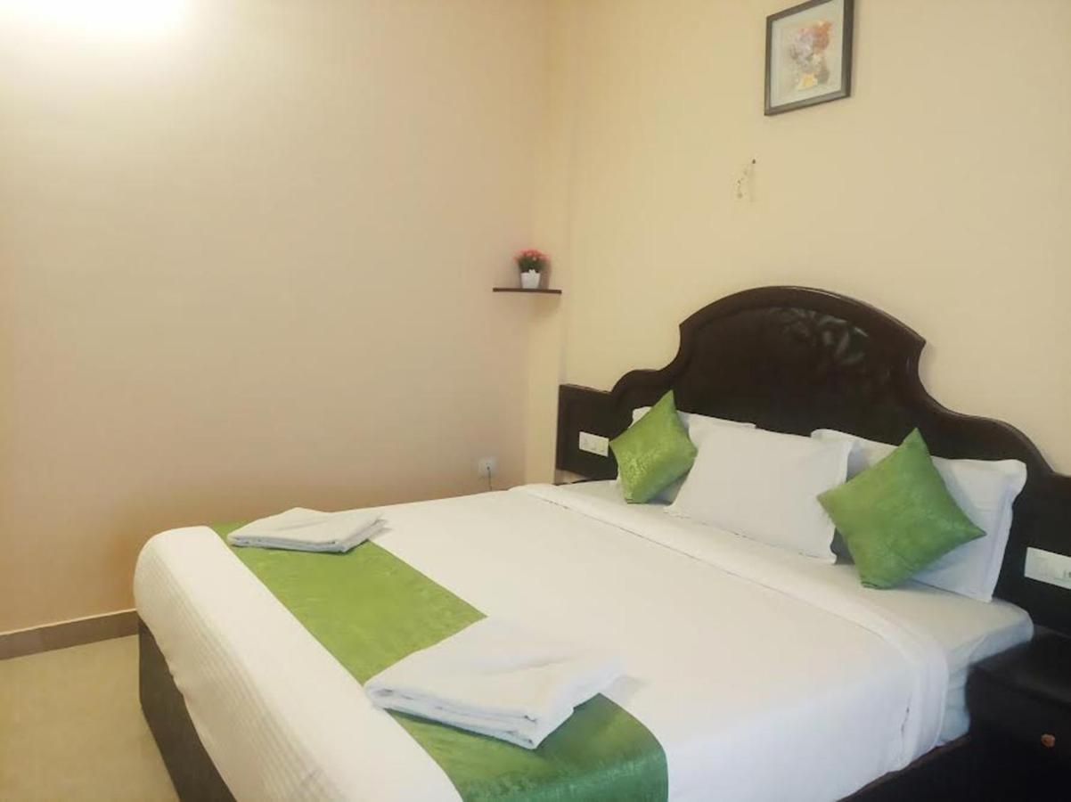 Hotel Ebenezer Plaza Nedumbassery Esterno foto