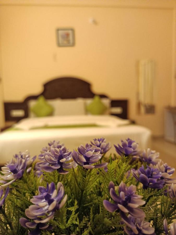 Hotel Ebenezer Plaza Nedumbassery Esterno foto