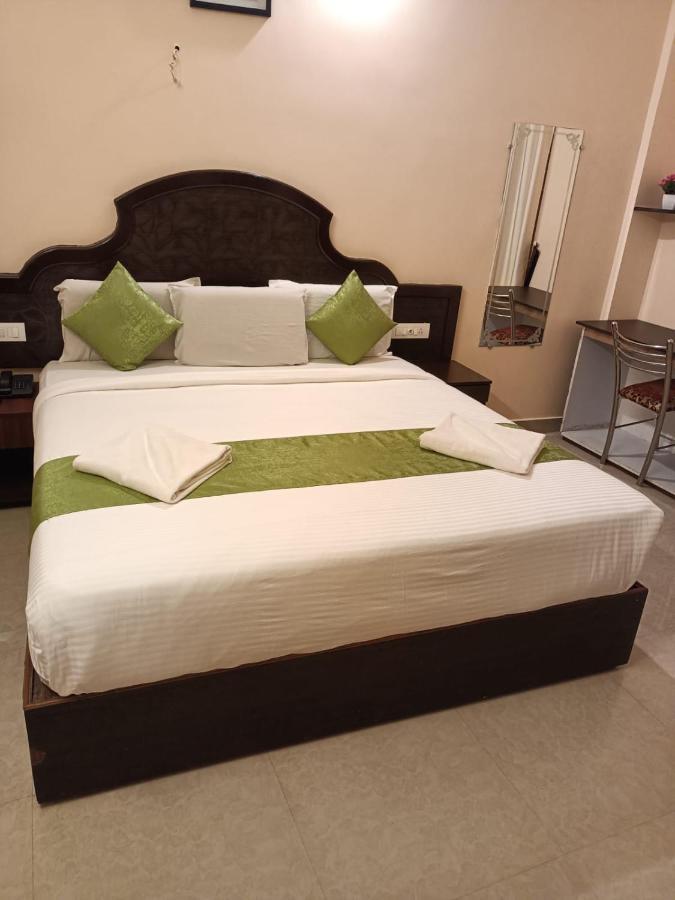 Hotel Ebenezer Plaza Nedumbassery Esterno foto
