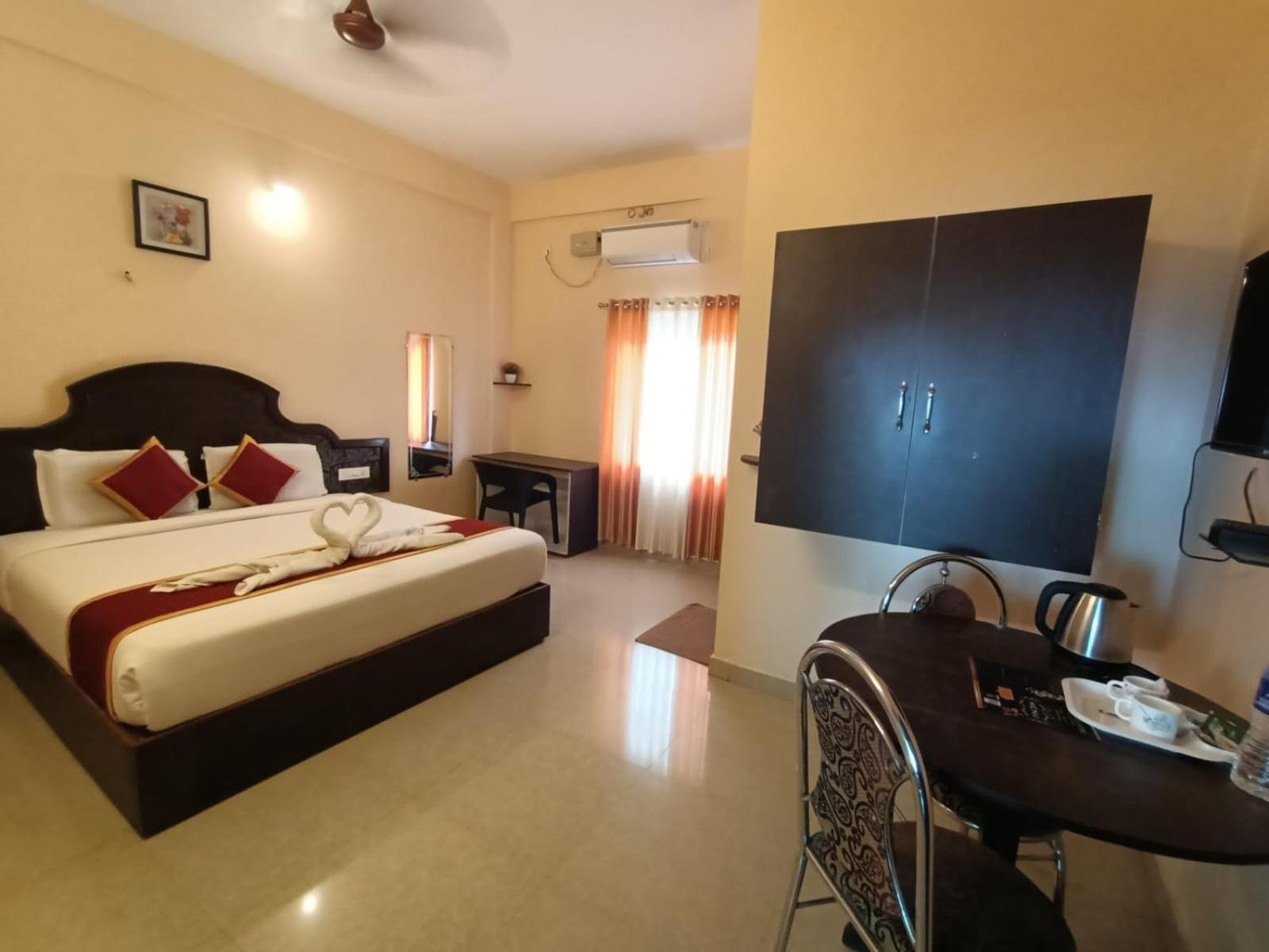 Hotel Ebenezer Plaza Nedumbassery Esterno foto