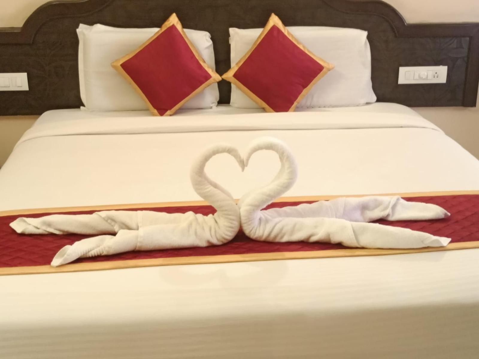 Hotel Ebenezer Plaza Nedumbassery Esterno foto