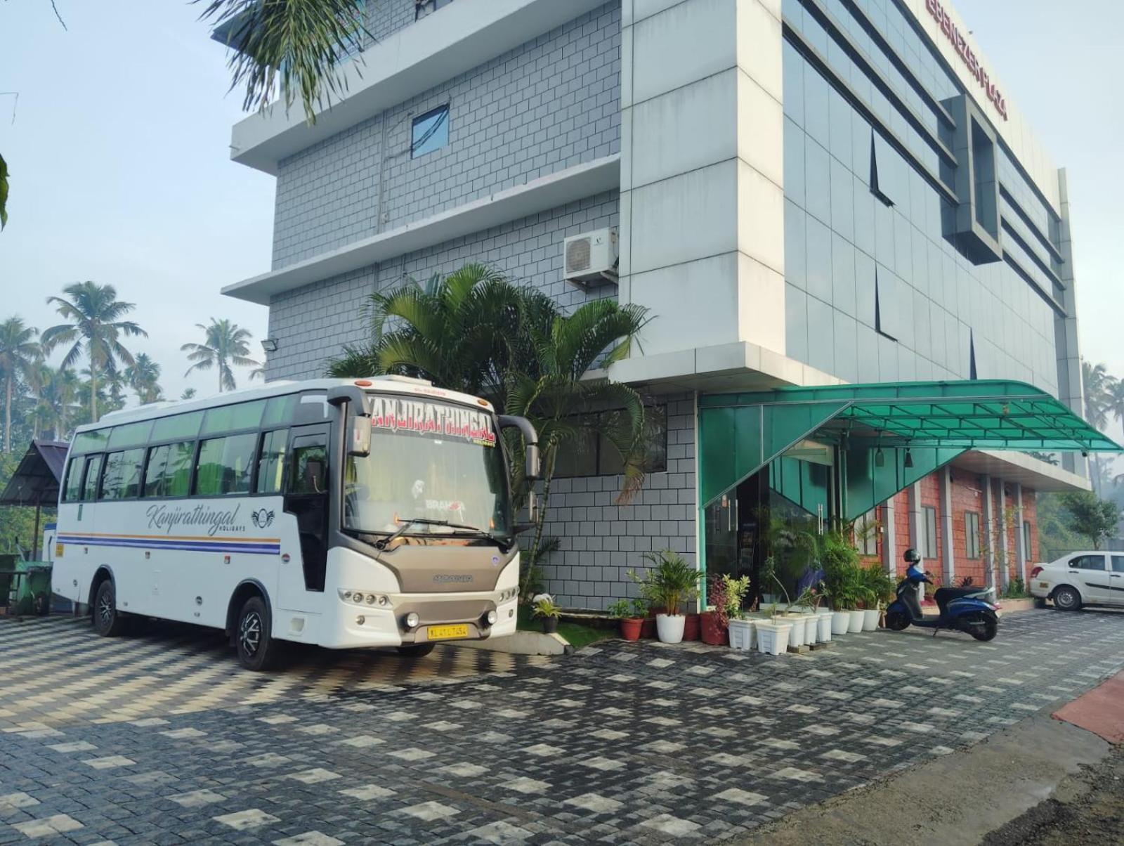 Hotel Ebenezer Plaza Nedumbassery Esterno foto
