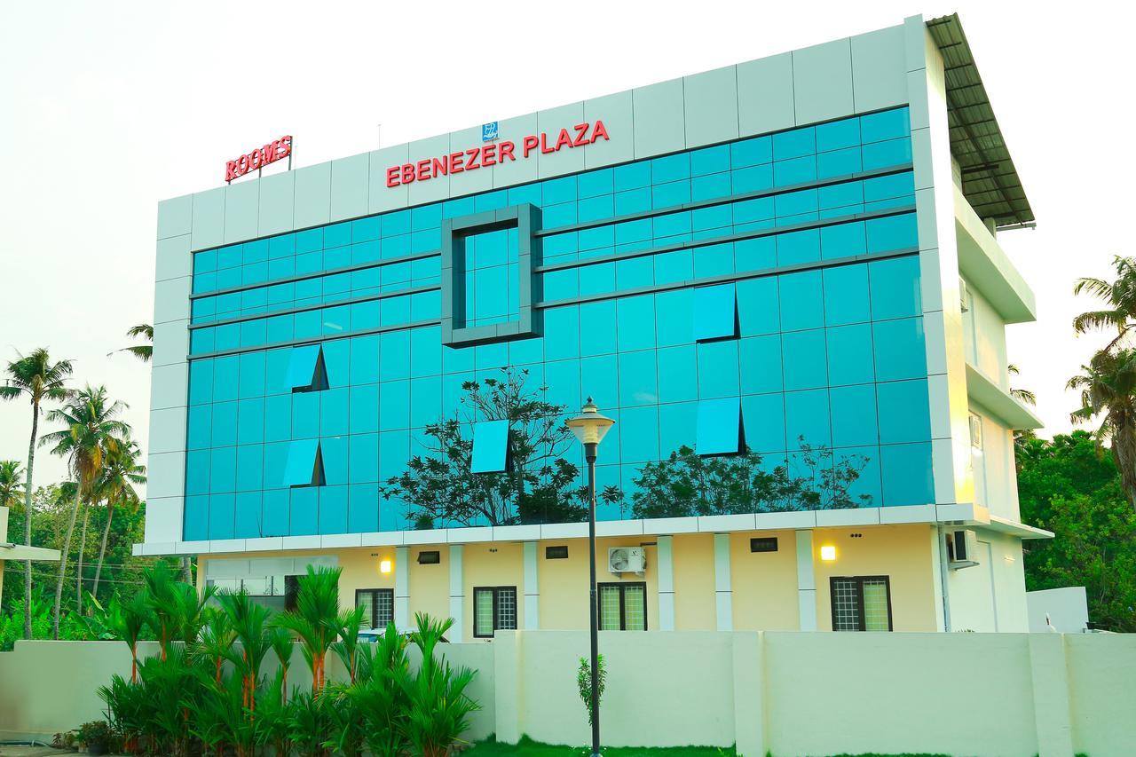 Hotel Ebenezer Plaza Nedumbassery Esterno foto