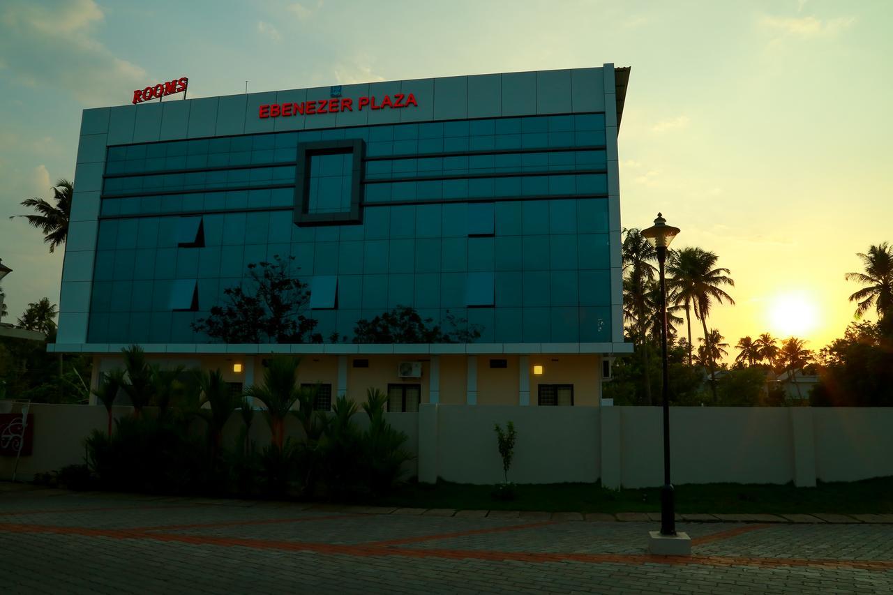 Hotel Ebenezer Plaza Nedumbassery Esterno foto