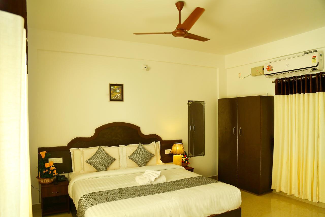 Hotel Ebenezer Plaza Nedumbassery Esterno foto
