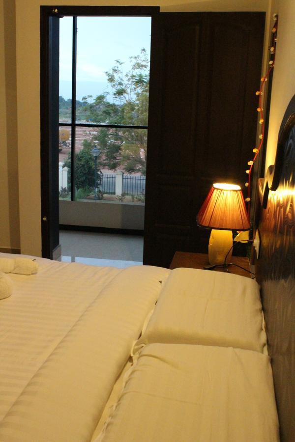 Hotel Ebenezer Plaza Nedumbassery Esterno foto