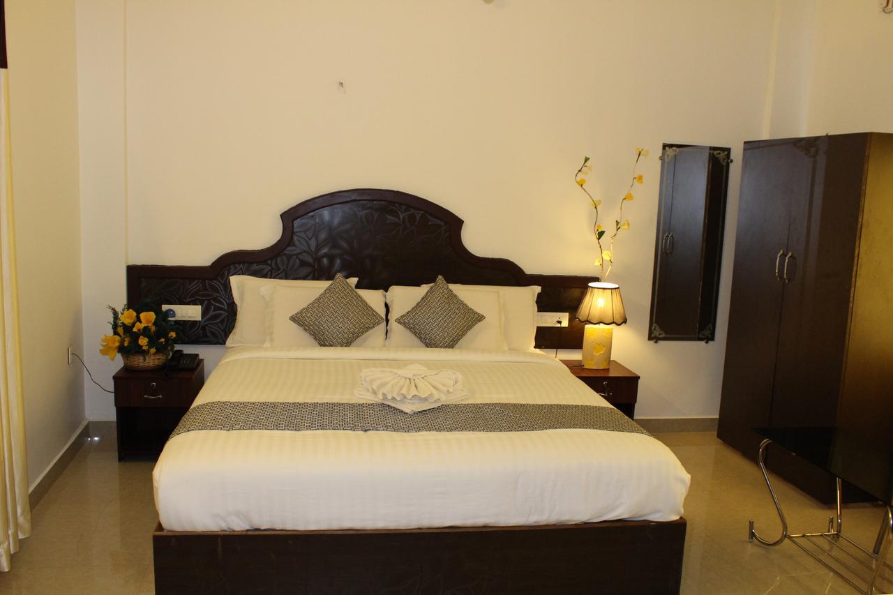 Hotel Ebenezer Plaza Nedumbassery Esterno foto