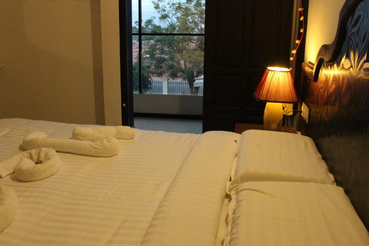 Hotel Ebenezer Plaza Nedumbassery Esterno foto