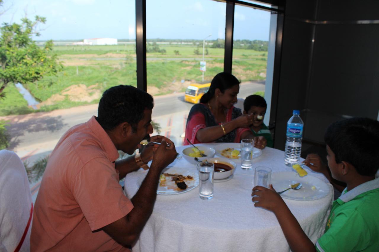Hotel Ebenezer Plaza Nedumbassery Esterno foto