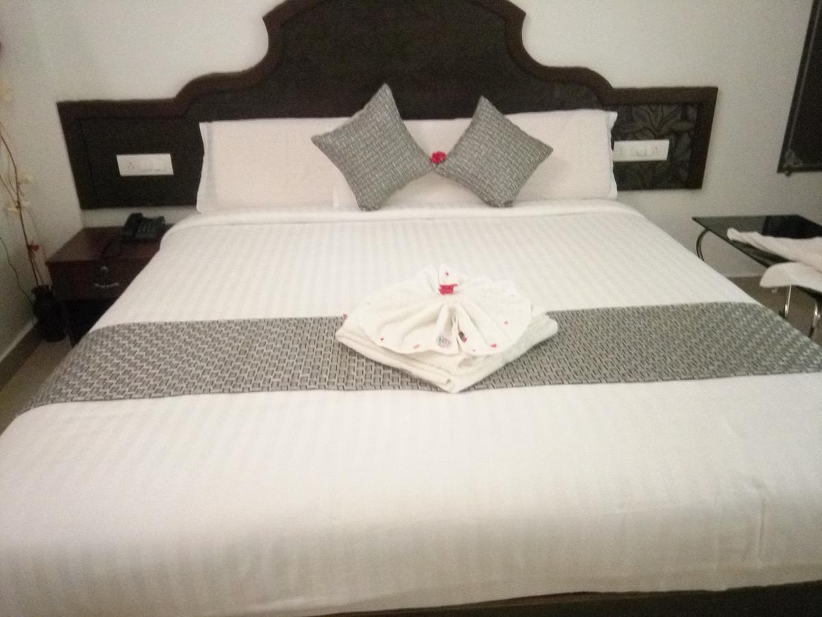 Hotel Ebenezer Plaza Nedumbassery Esterno foto