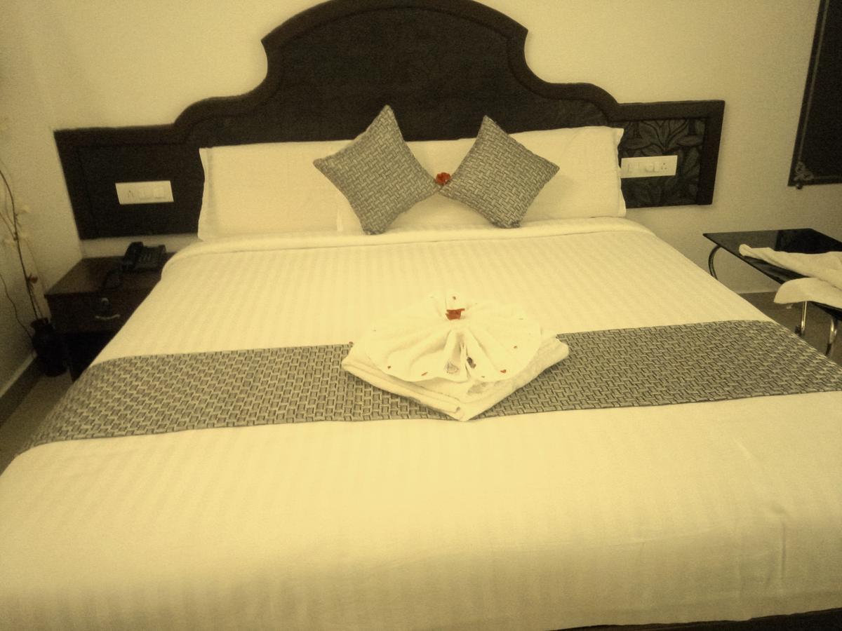 Hotel Ebenezer Plaza Nedumbassery Esterno foto