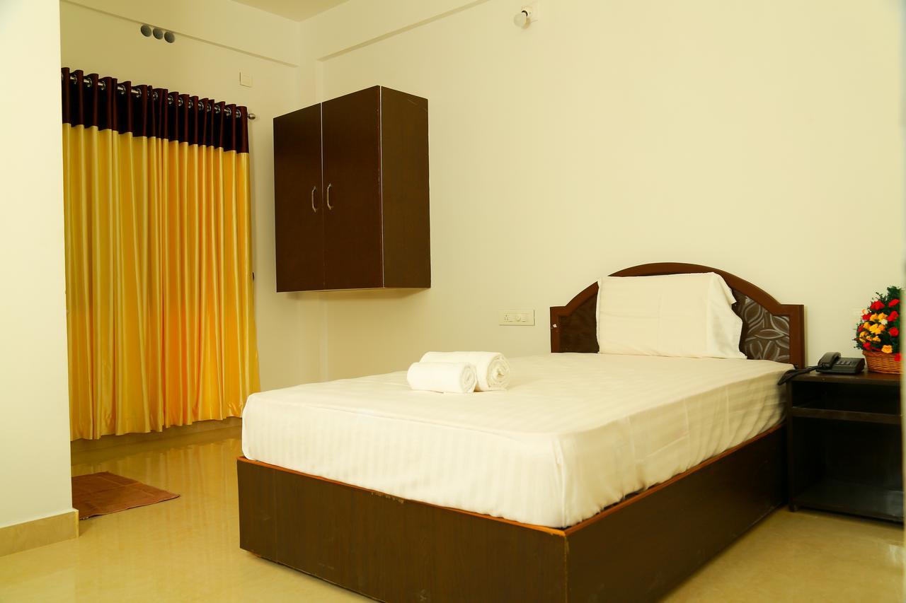 Hotel Ebenezer Plaza Nedumbassery Esterno foto