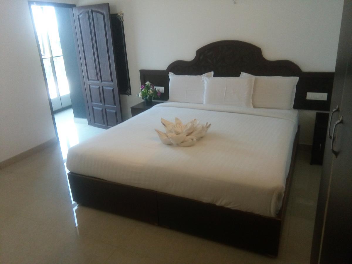 Hotel Ebenezer Plaza Nedumbassery Esterno foto