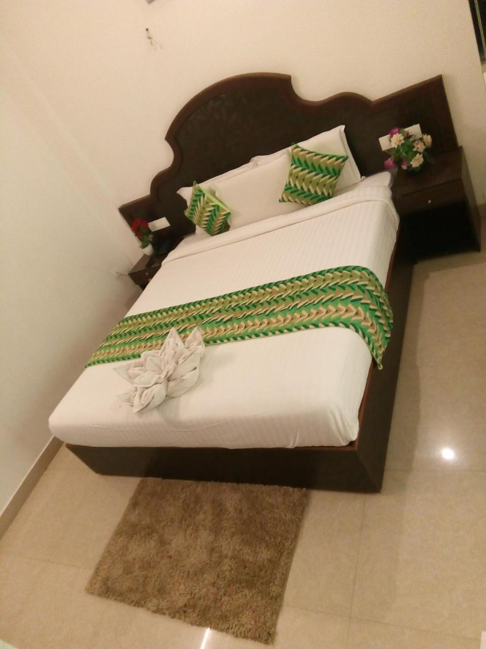 Hotel Ebenezer Plaza Nedumbassery Esterno foto