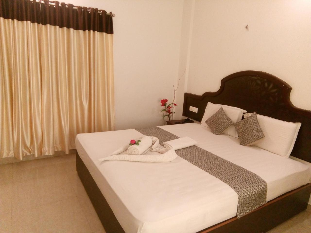 Hotel Ebenezer Plaza Nedumbassery Esterno foto